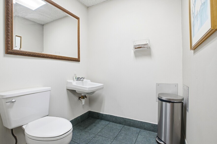 More Photos Of 4075 SW 83rd Ave, Miami Office For Sale