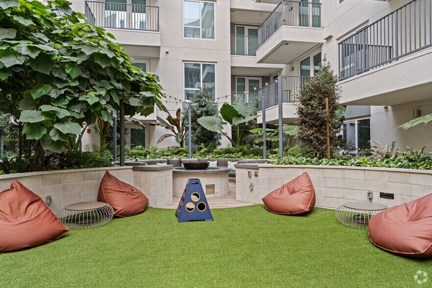 More Photos Of 6220 Selma Ave, Los Angeles Apartments For Lease