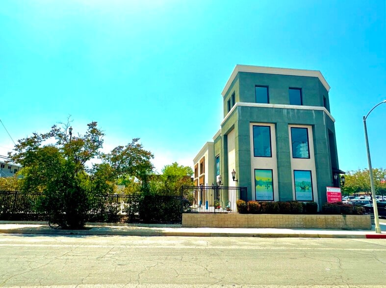 More Photos Of 2956 E Colorado Blvd, Pasadena General Retail For Lease