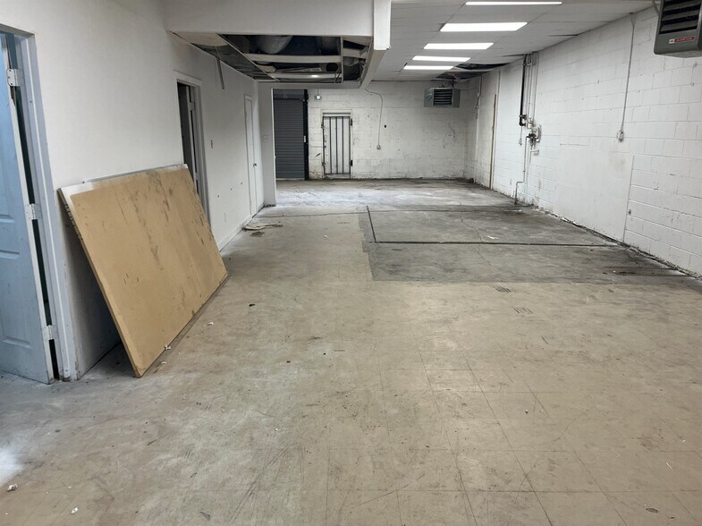 More Photos Of 6499 Federal Blvd, Denver Flex For Lease