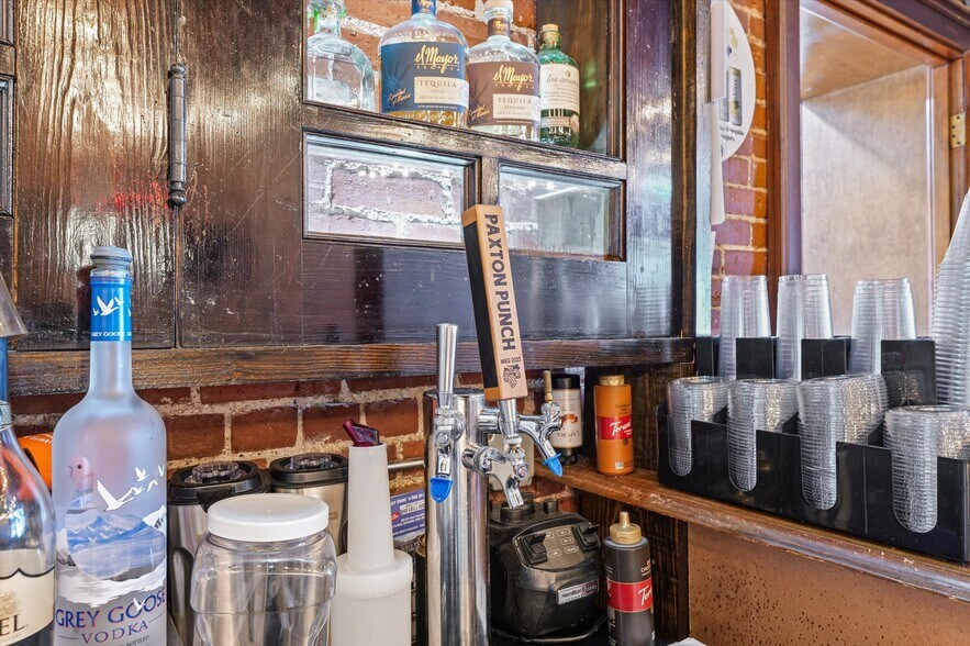 More Photos Of 125 S Market St, Paxton Specialty For Sale