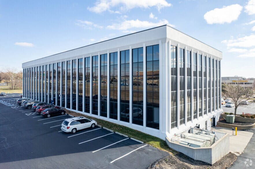 More Photos Of 10040 Regency Cir, Omaha Loft Creative Space For Lease