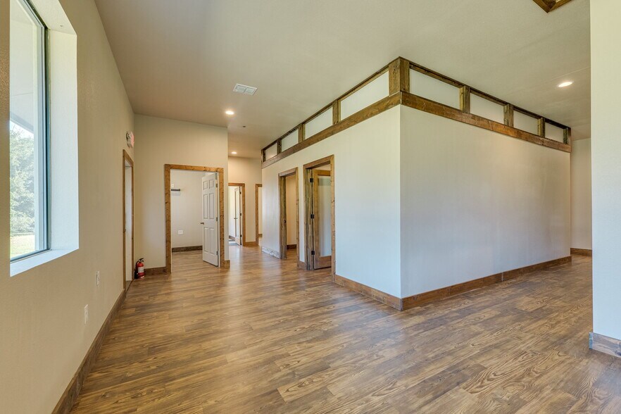More Photos Of 1907 Cypress Creek Rd, Cedar Park Office For Sale