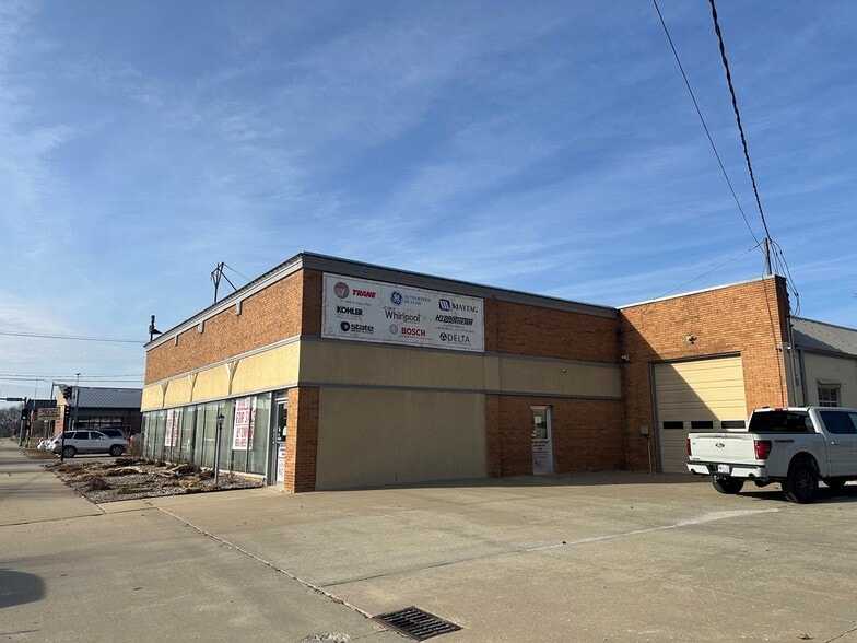 More Photos Of 205 E Green St, Clinton Storefront For Sale