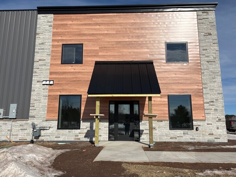More Photos Of 533 Commerce Way, Cloquet Flex For Lease