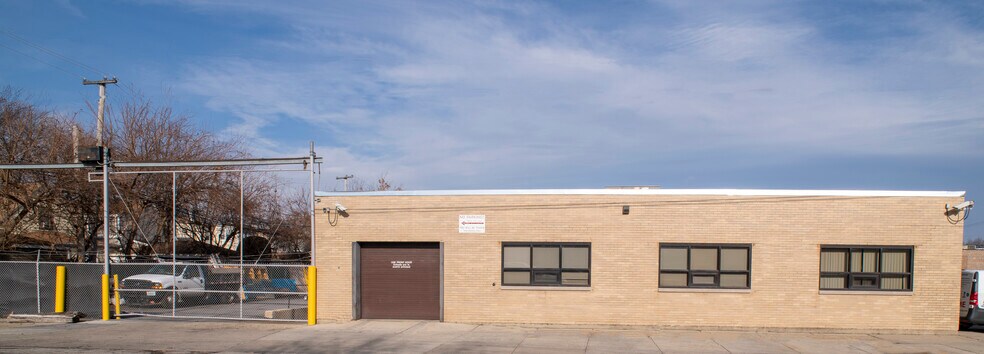 More Photos Of 3300-3306 N Knox Ave, Chicago Warehouse For Lease