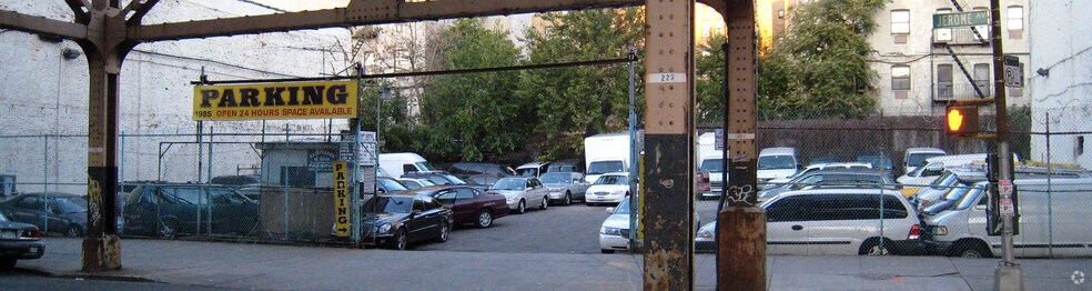 Primary Photo Of 1985-1991 Jerome Ave, Bronx Parking Lot For Lease