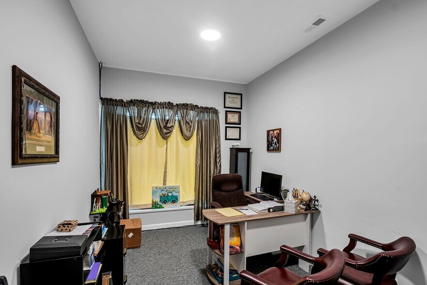 More Photos Of 1213 W Gaines St, Lawrenceburg Flex For Sale