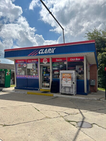 More Photos Of 200 N Sunset Dr, Piqua Service Station For Sale