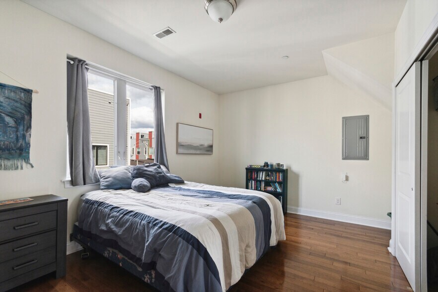 More Photos Of 1860 Frankford Ave, Philadelphia Storefront Retail Residential For Sale