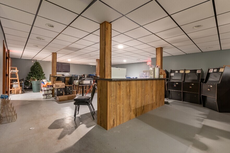 More Photos Of 740 Washington St, Wausau Bar For Sale
