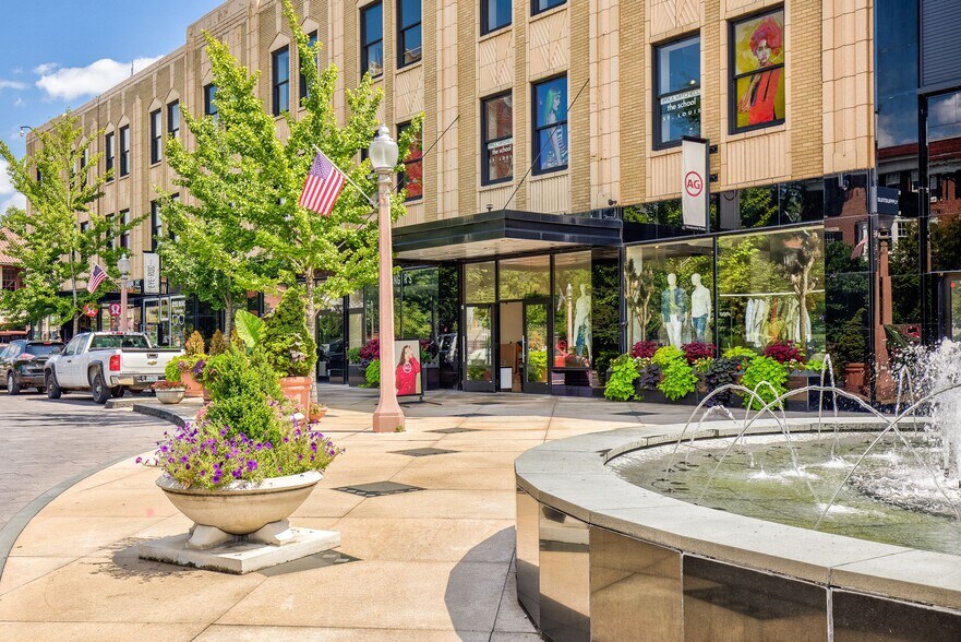 More Photos Of 26-56 Maryland Plz, Saint Louis Office For Lease
