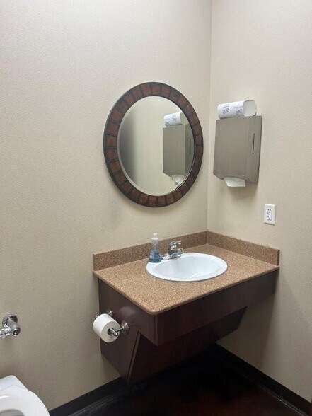 More Photos Of 301 SW 16th St, Bentonville Medical For Sale