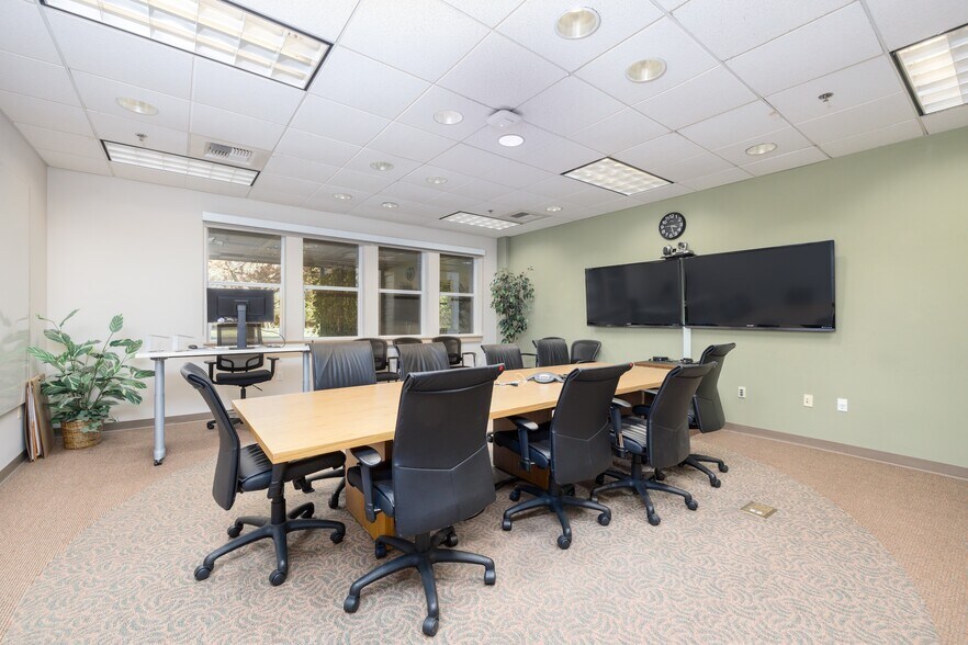 More Photos Of 1003 Gravenstein Hwy, Sebastopol Unknown For Lease