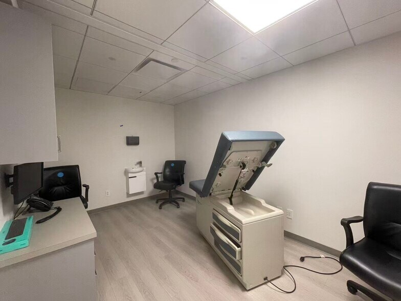 More Photos Of 849 53rd St, Brooklyn Medical For Lease