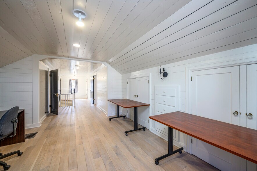 More Photos Of 636 NE Baker St, Mcminnville Freestanding For Sale