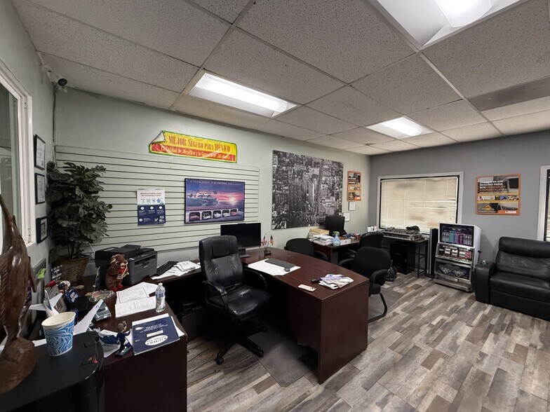 More Photos Of 10548 Victory Blvd, North Hollywood Storefront For Sale