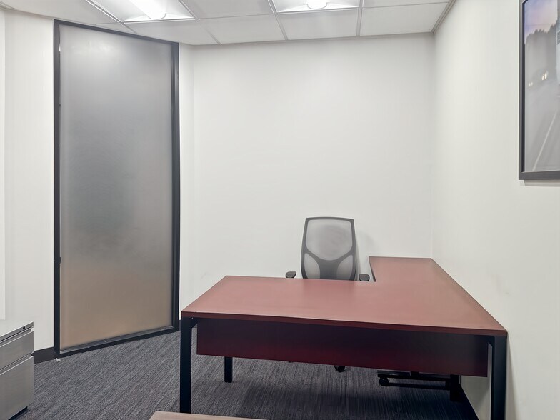 More Photos Of 201 St. Charles Ave, New Orleans Coworking Space