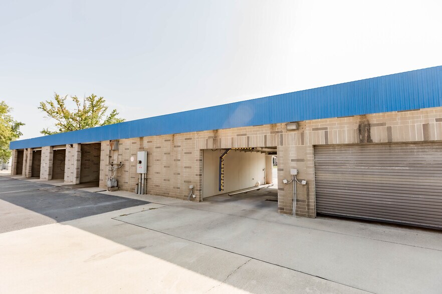 More Photos Of 410 Sherman St, Belleville Carwash For Sale