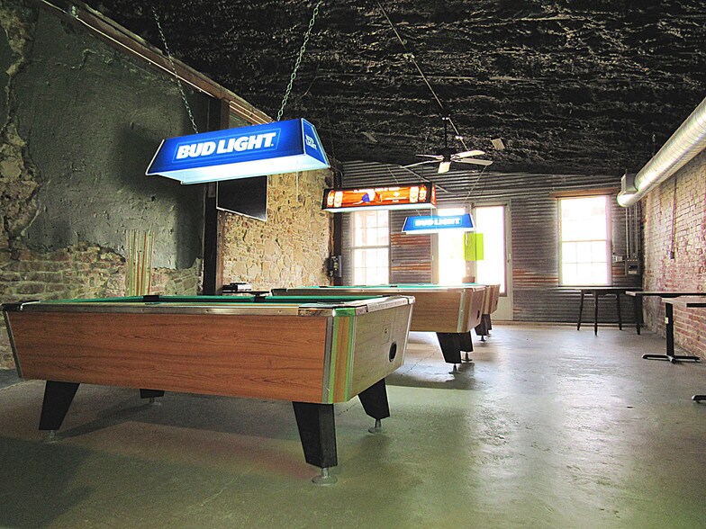 More Photos Of 514-520 N Railroad St, Burton Restaurant For Lease