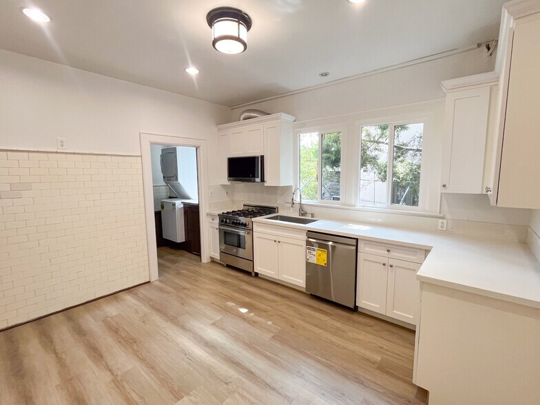 More Photos Of 658 S Bronson Ave, Los Angeles Office Residential For Sale