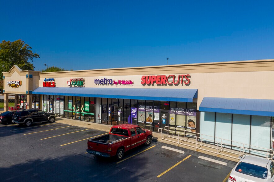 More Photos Of 3023 Wade Hampton Blvd, Taylors Freestanding For Lease