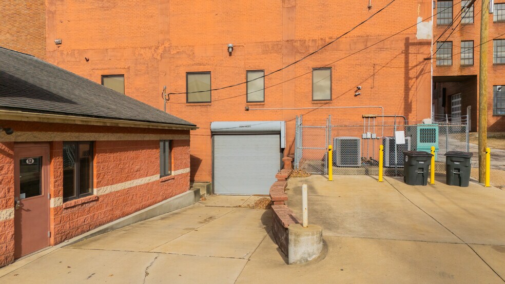 More Photos Of 1439 Sunset Blvd, Steubenville Flex For Sale