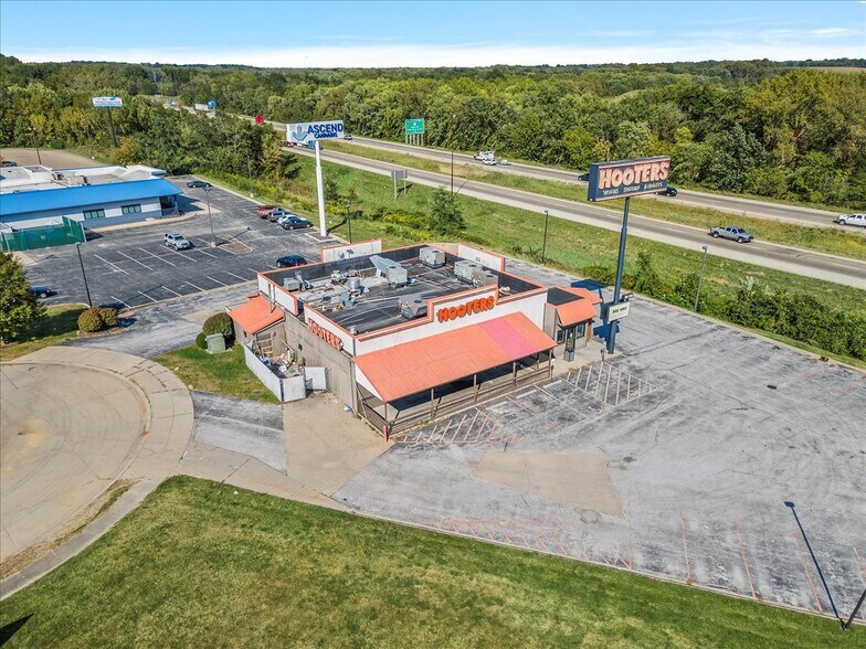 More Photos Of 3241 Horizon Dr, Springfield Restaurant For Sale