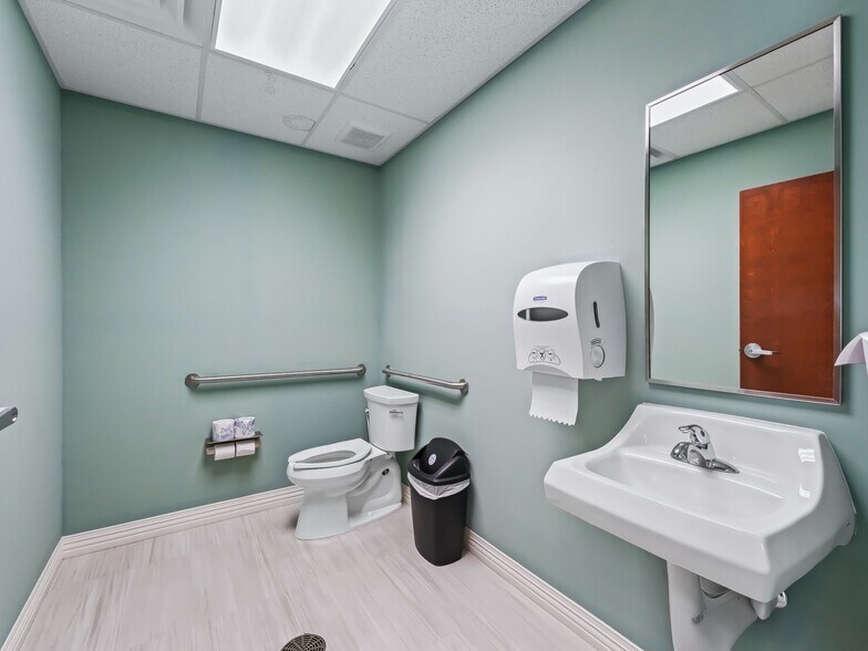 More Photos Of 4636 Bellwether Ln, Oxford Medical For Lease