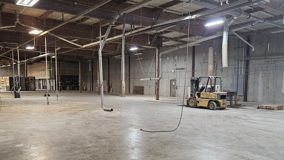 More Photos Of 2219 Talley Way, Kelso Industrial For Sale