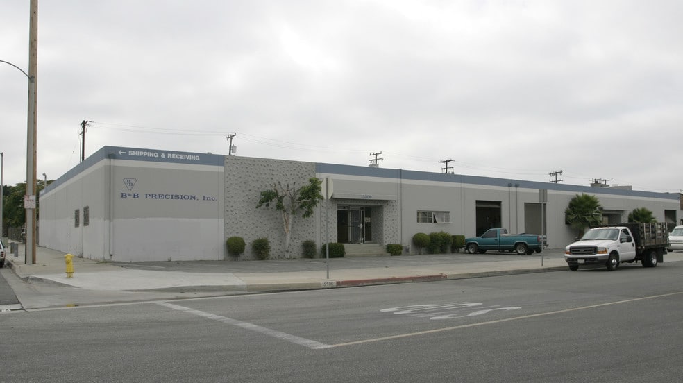 Primary Photo Of 15504 Minnesota Ave, Paramount Manufacturing For Lease