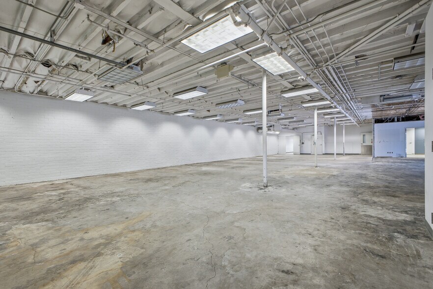 More Photos Of 700-710 W Wilson Ave, Glendale Warehouse For Sale