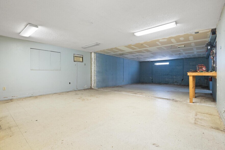 More Photos Of 325 E Lemon St, Tarpon Springs Warehouse For Sale