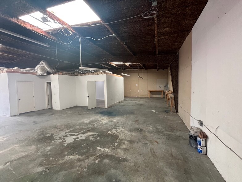 More Photos Of 12330 Knigge Cemetery Rd, Cypress Warehouse For Lease