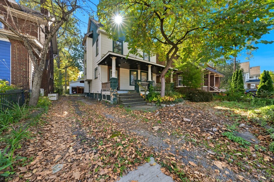 More Photos Of 12406 Larchmere Blvd, Cleveland General Retail For Sale