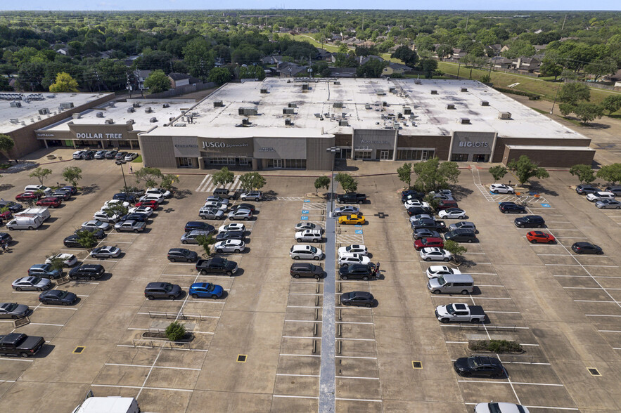 Primary Photo Of 3410-3412 Highway 6, Sugar Land General Retail For Sale