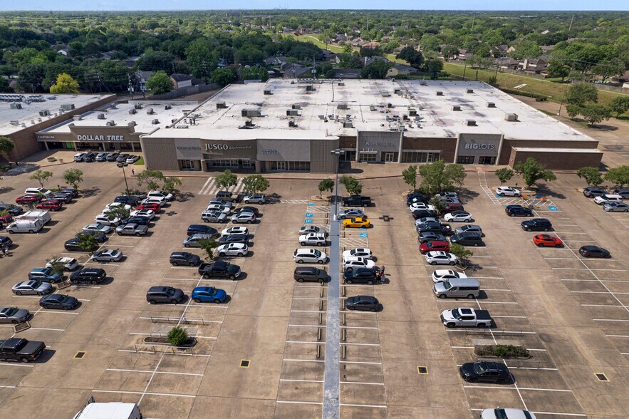 More Photos Of 3410-3412 Highway 6, Sugar Land General Retail For Lease