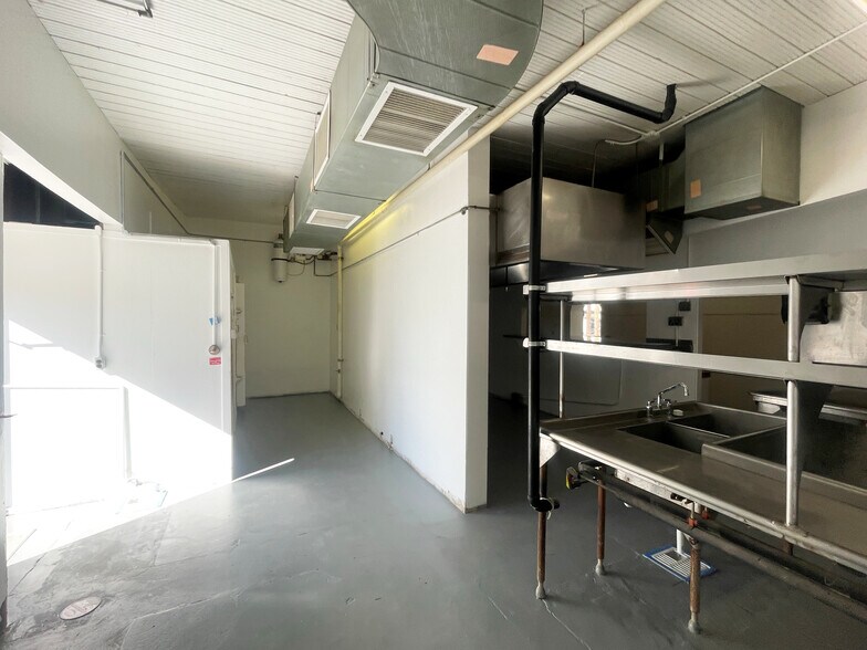 More Photos Of 652 E Broadway, Eugene Restaurant For Lease