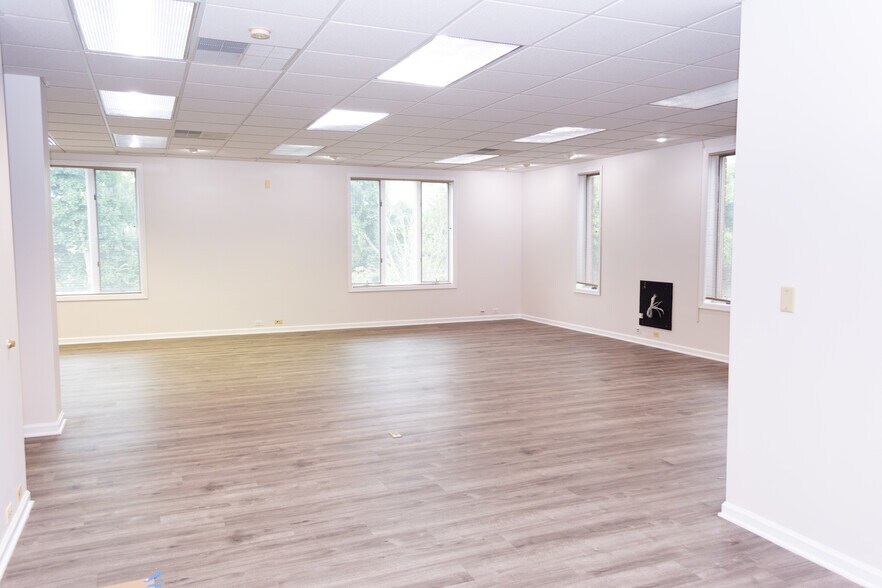 More Photos Of 821-824 Courtyard Dr, Hillsborough Office For Lease