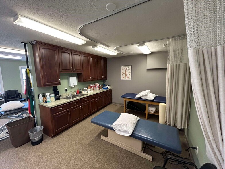 More Photos Of 10015 Main St, Whitesville General Retail For Lease