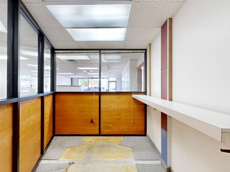 More Photos Of 2051-2063 W 8th St, Erie Storefront Retail Office For Lease