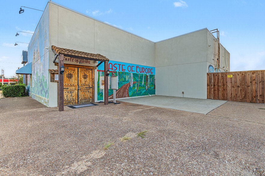 More Photos Of 1901 W Pioneer Pky, Arlington Restaurant For Sale