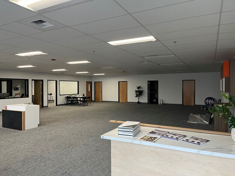 More Photos Of 551-567 Strander Blvd, Tukwila Warehouse For Lease