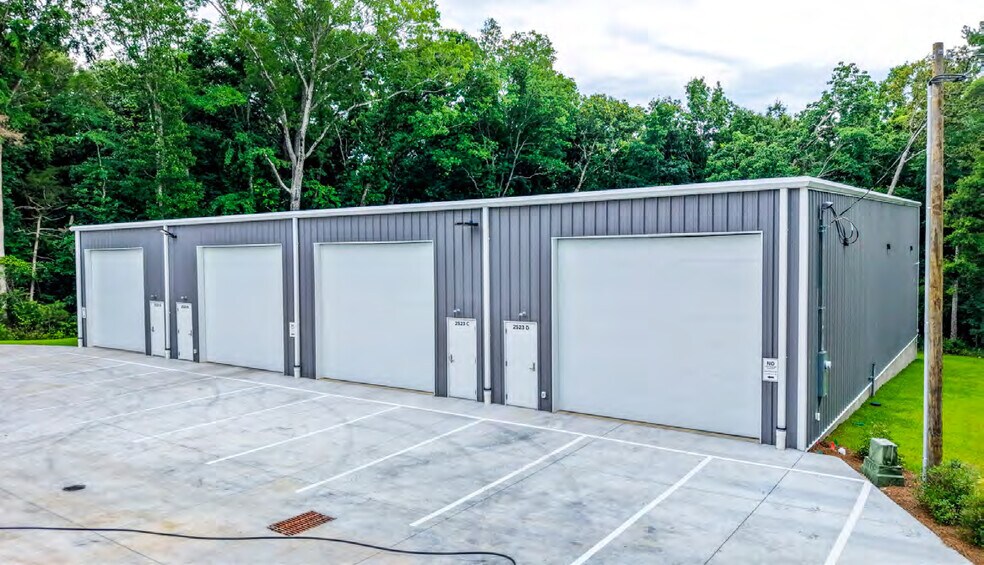 More Photos Of 2519 Wessinger Rd, Chapin Flex For Lease