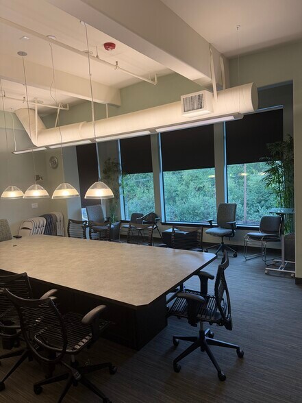 More Photos Of 1002 39th Ave SW, Puyallup Office For Lease