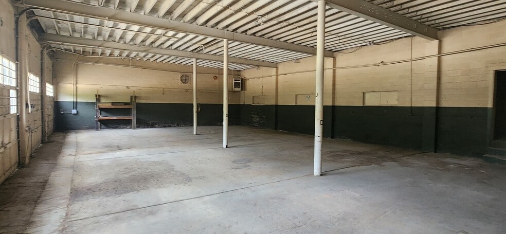 More Photos Of 1529 Tyrone Rd, Morgantown Warehouse For Sale