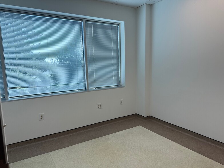More Photos Of 19785 Crystal Rock Dr, Germantown Medical For Lease