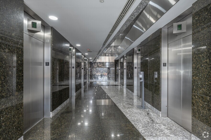 More Photos Of 1085 Raymond Blvd, Newark Office For Lease