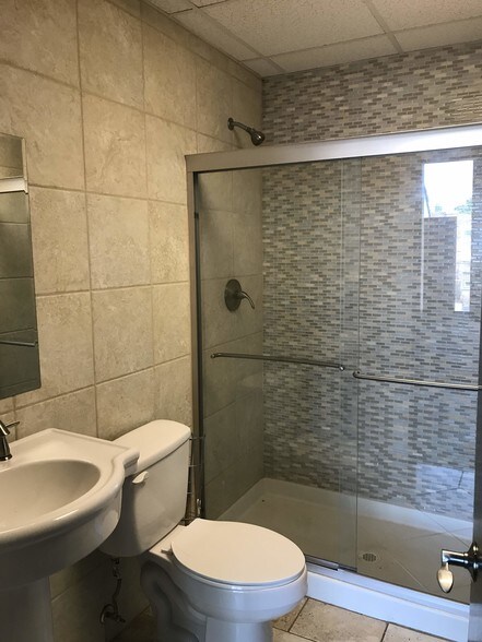 More Photos Of 6780 Southwest Ave, Saint Louis Flex For Lease