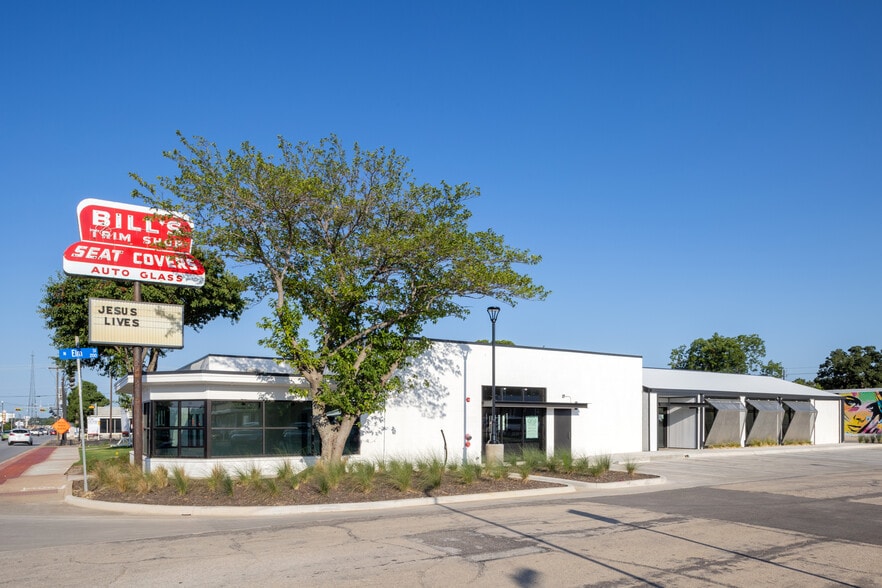 Primary Photo Of 211 N Elm St, Arlington Storefront For Lease